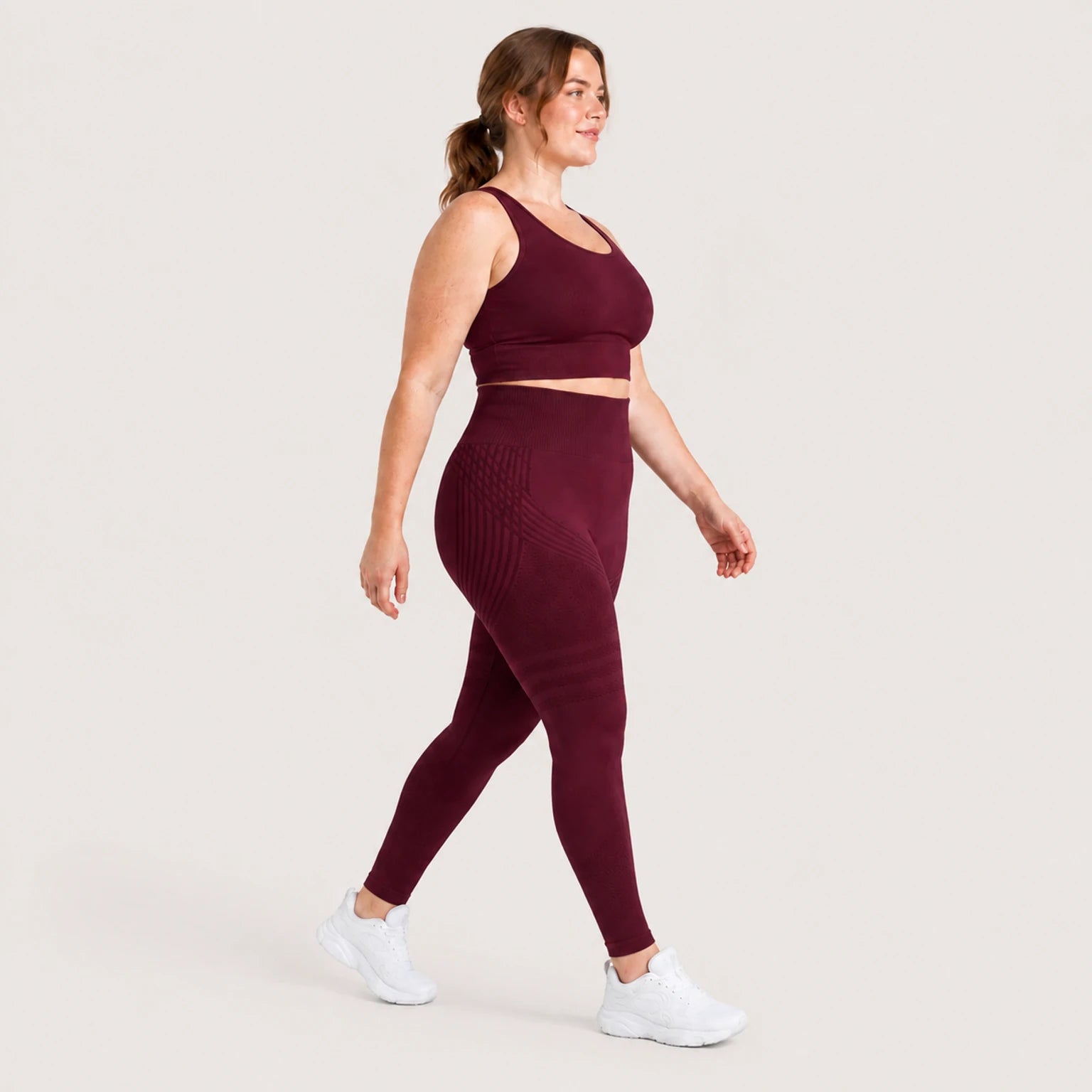 KIMA™ Legging Moldeador Sculpt 3D+ Burdeos — vista lateral